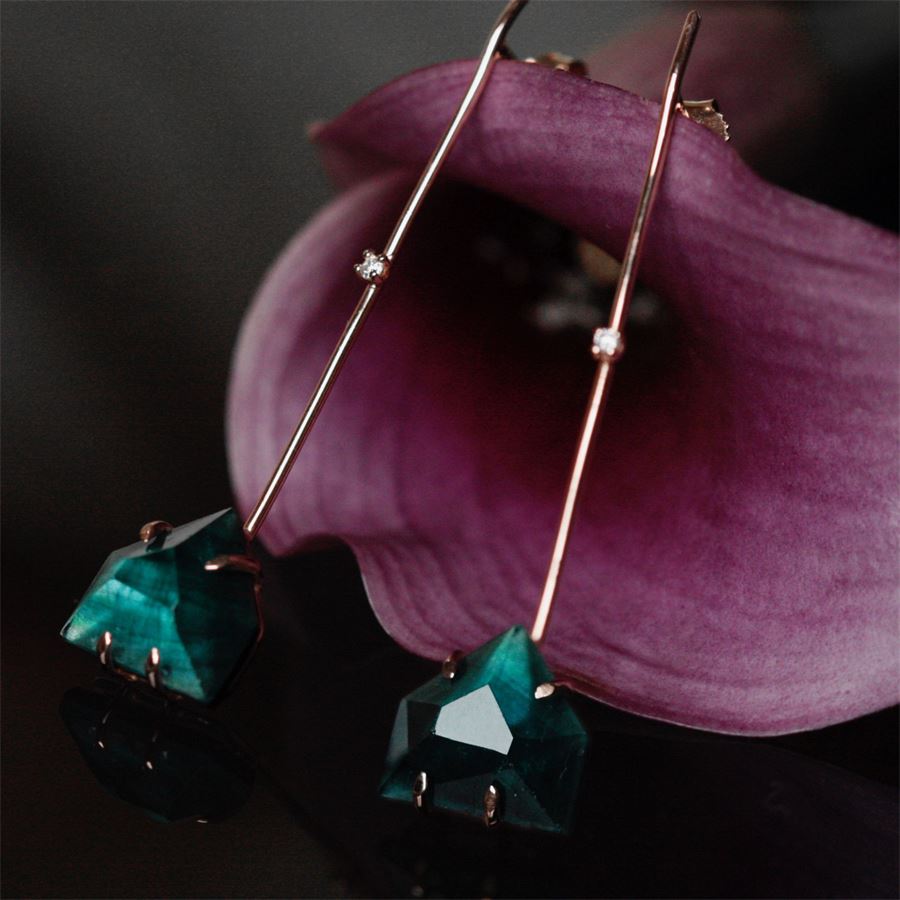 'Amo' con trapezi verdi AURUM | OR AMO TRPZ VERDIAU9R CT 0,04